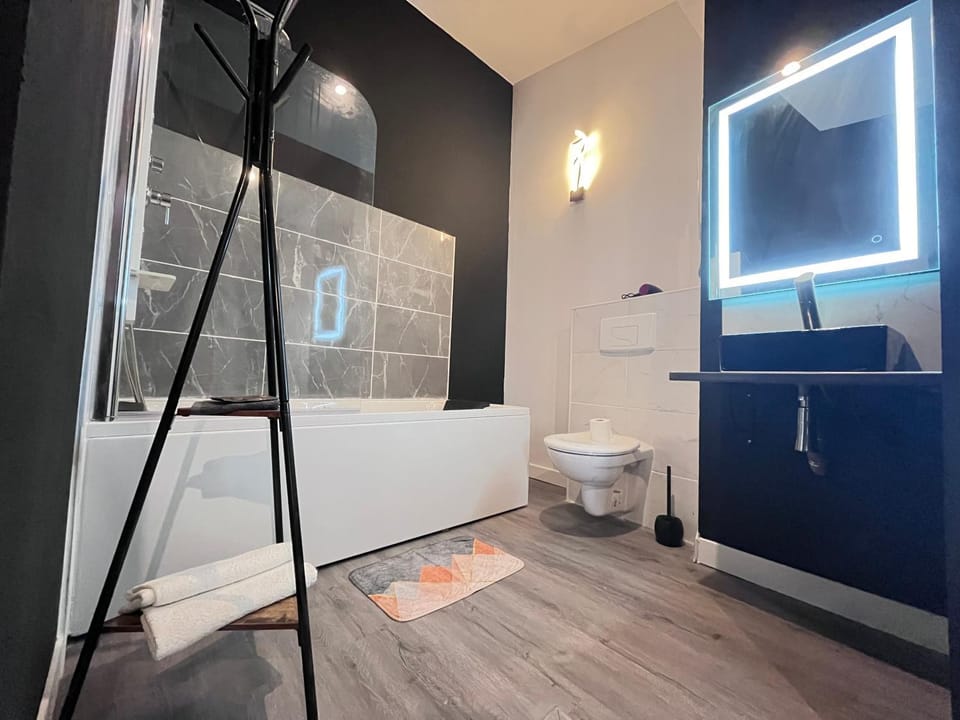 Shower, Toilet, Bathroom, Bath