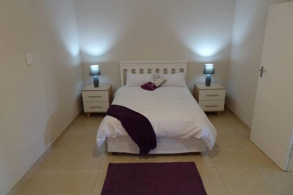 Lovely 2-bedroom apartment with free parking on premises Apartment in Eastern Cape