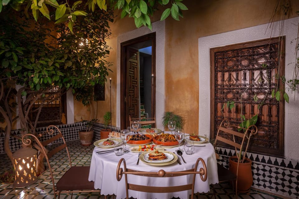 Patio, Decorative detail, Meals, hair dresser