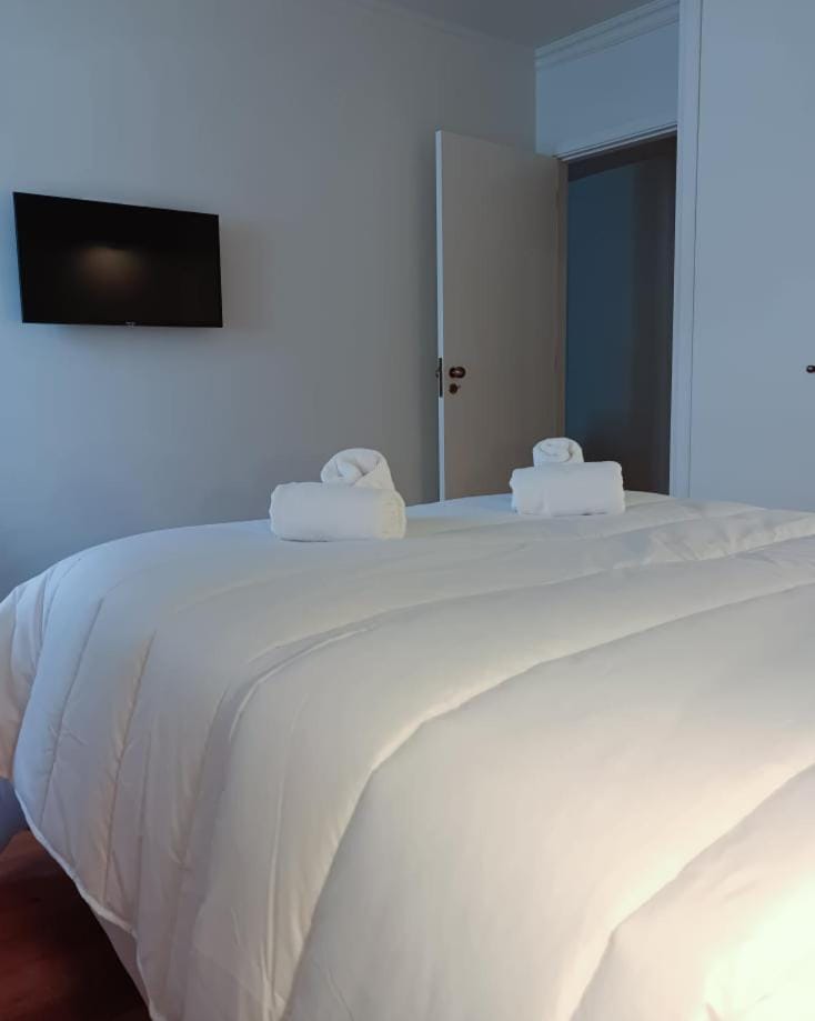 Bed, TV and multimedia, Bedroom