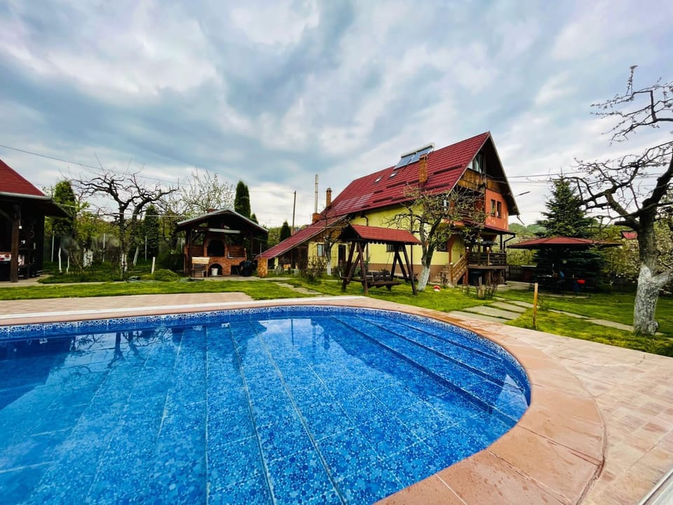 Property building, BBQ facilities, Swimming pool