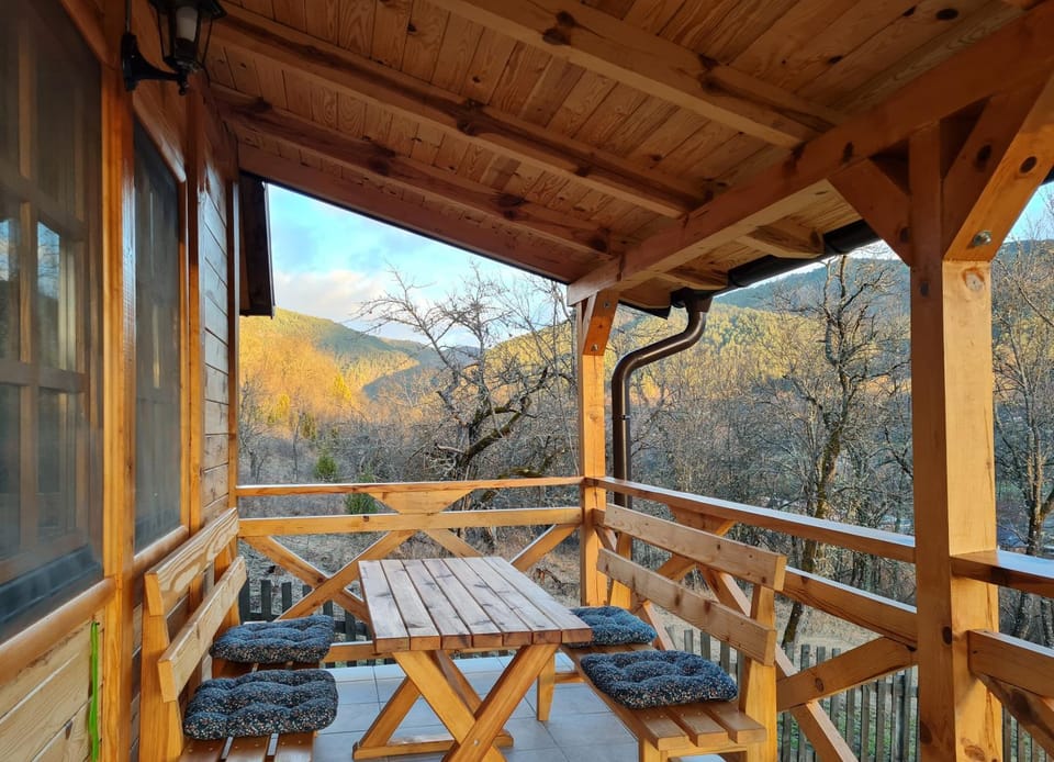 Balcony/Terrace, Mountain view