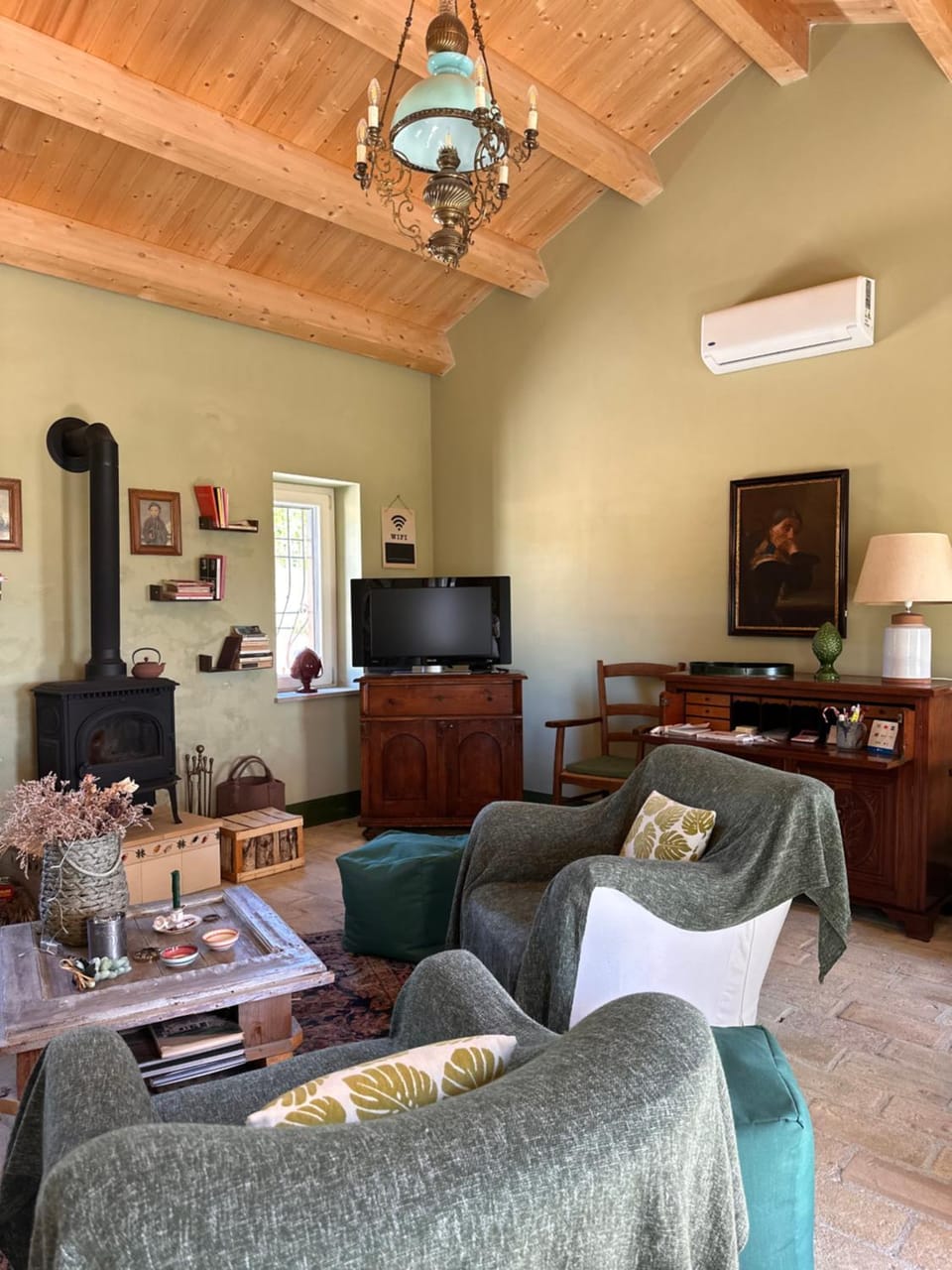 Communal lounge/ TV room