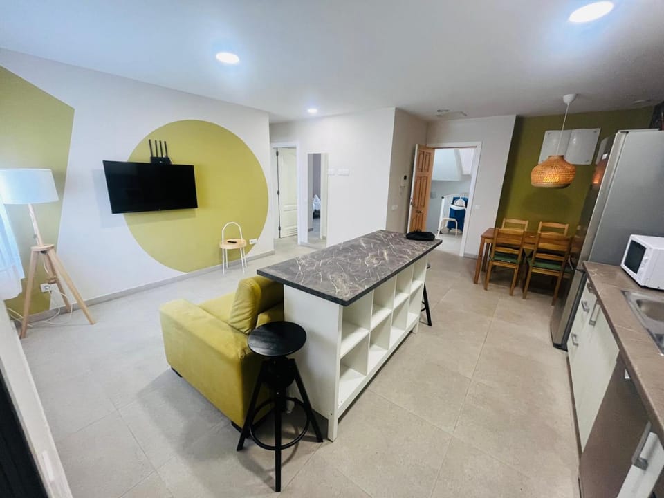 Kitchen or kitchenette, Living room, Dining area, oven
