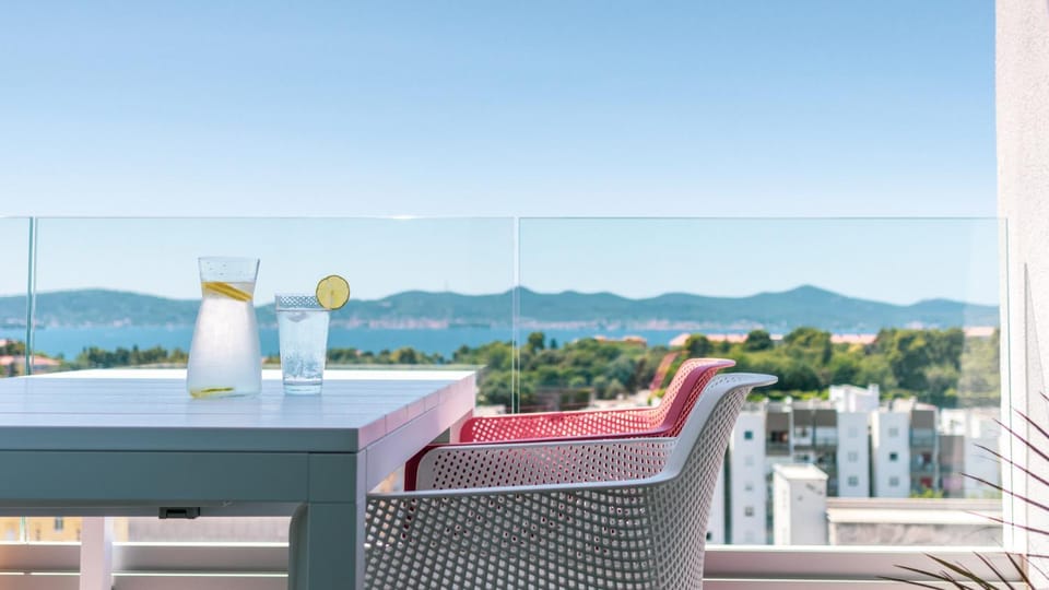 Day, Summer, Balcony/Terrace, City view, City view, Landmark view, Sea view, Sea view