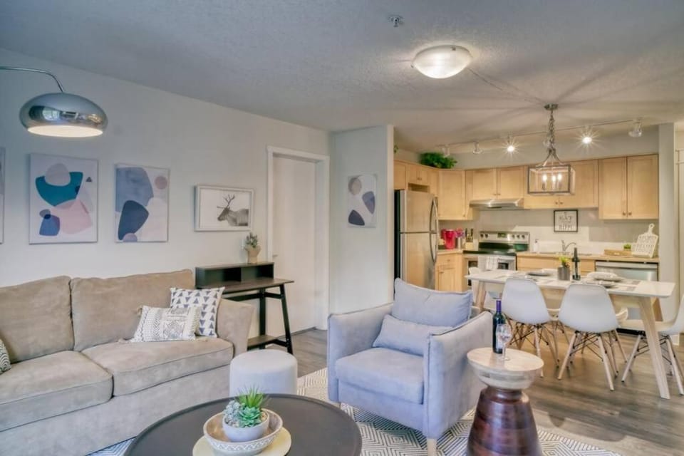 Cozy 2 BR - King and Queen Condo Sleep up to 6 for WFH & Vacation Apartment in Canmore