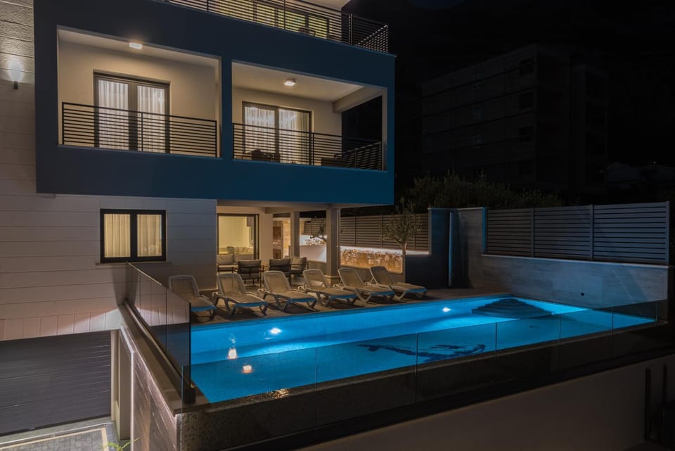 Property building, Swimming pool