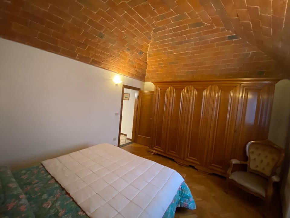 Lo Sdrucciolo House in Tuscany