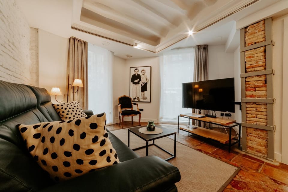 Communal lounge/ TV room, TV and multimedia, Living room