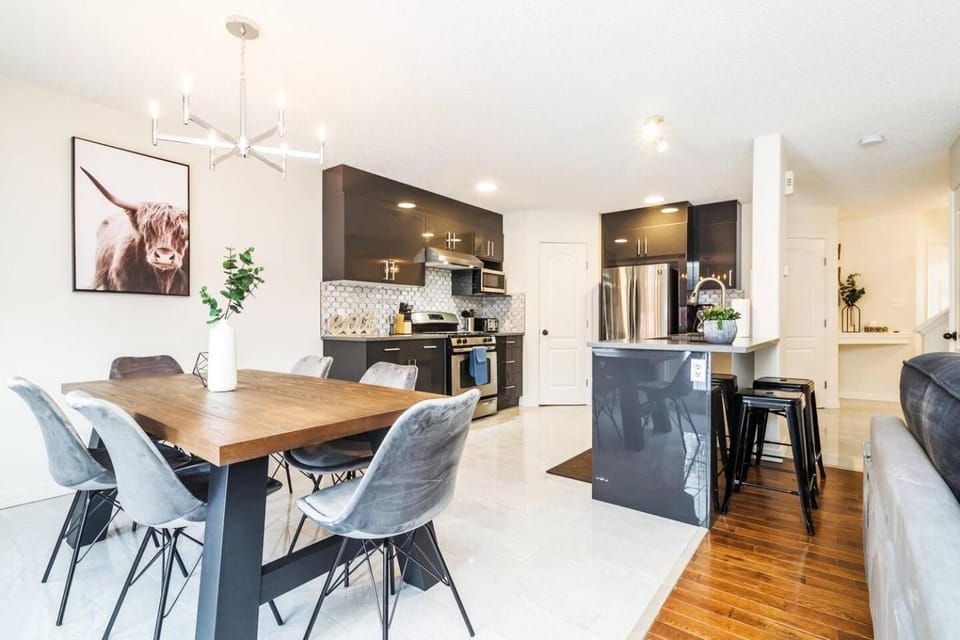 Kitchen or kitchenette, Seating area, Dining area, kitchen