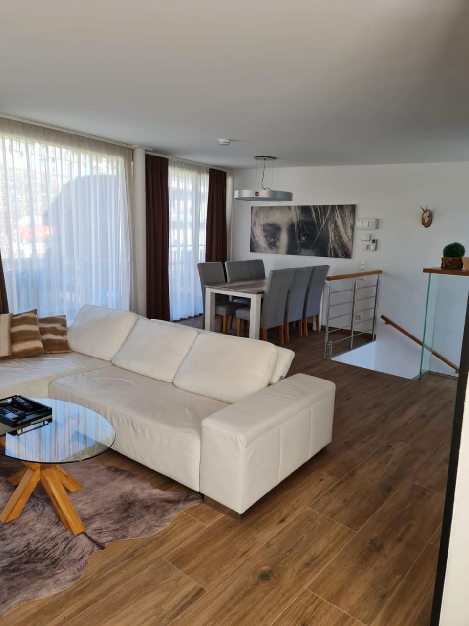 Living room, Dining area, Food, Food