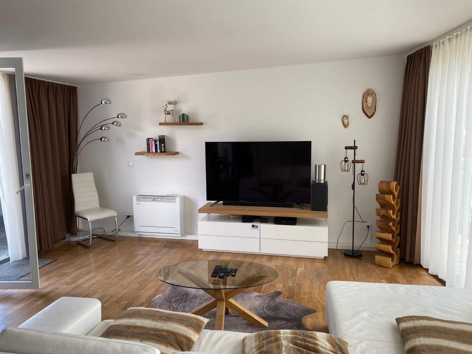 Library, Library, TV and multimedia, Living room, air conditioner, air conditioner