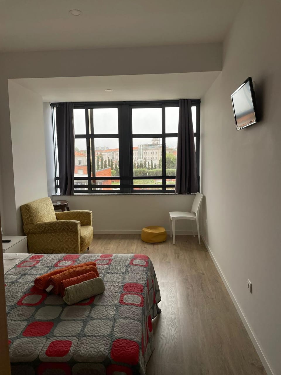Bed, TV and multimedia, Photo of the whole room, Bedroom, internet