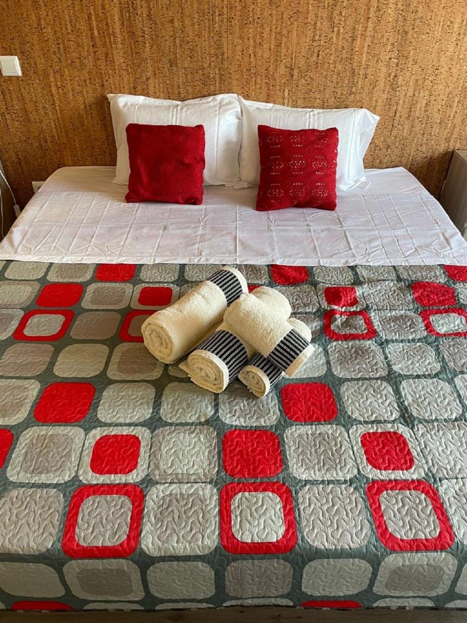 Bed, Bedroom, towels