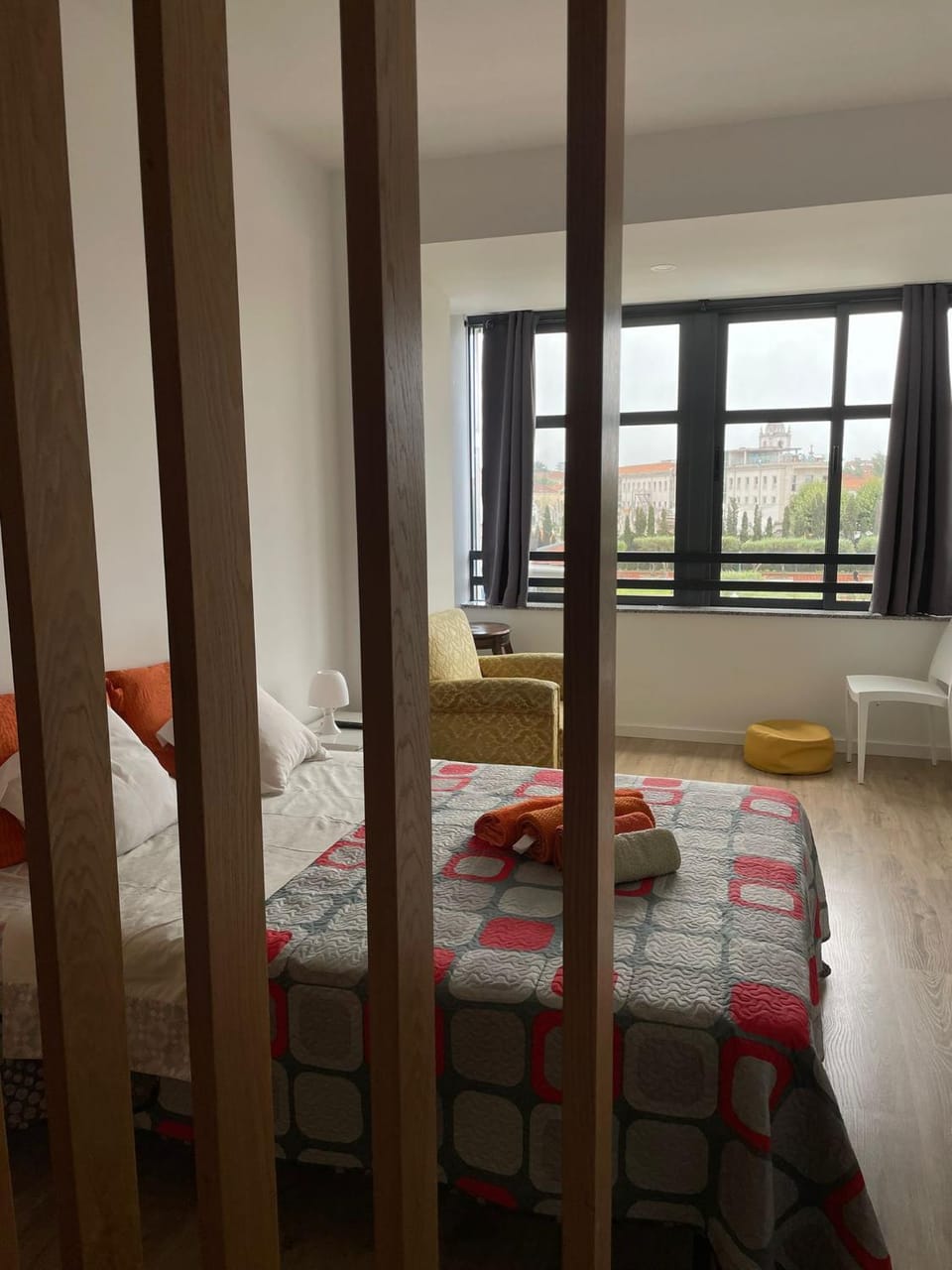 Bed, Photo of the whole room, Seating area, Bedroom, towels
