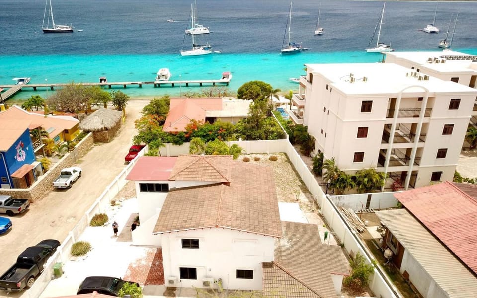 Property building, Nearby landmark, Day, Neighbourhood, Natural landscape, Bird's eye view, Beach, City view, Sea view, Street view, Location, Parking