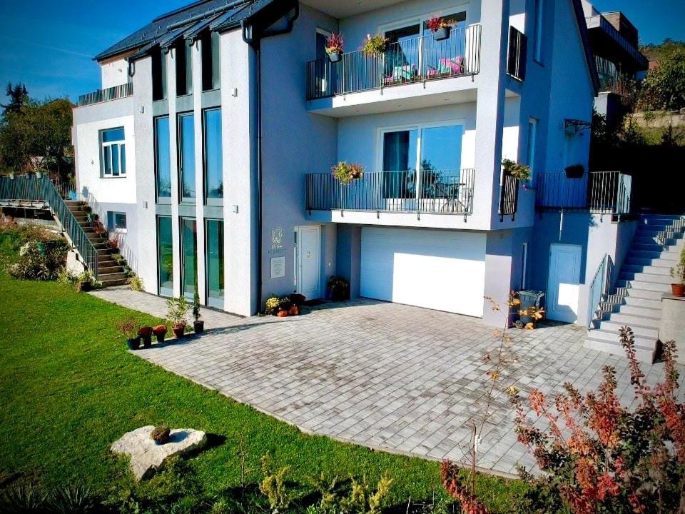 Garden, Garden view