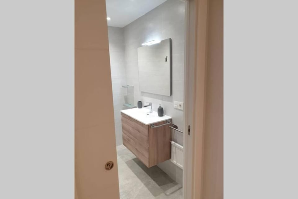 Renovated Apt with Pool Close to Cruces Hospital Apartment in Barakaldo