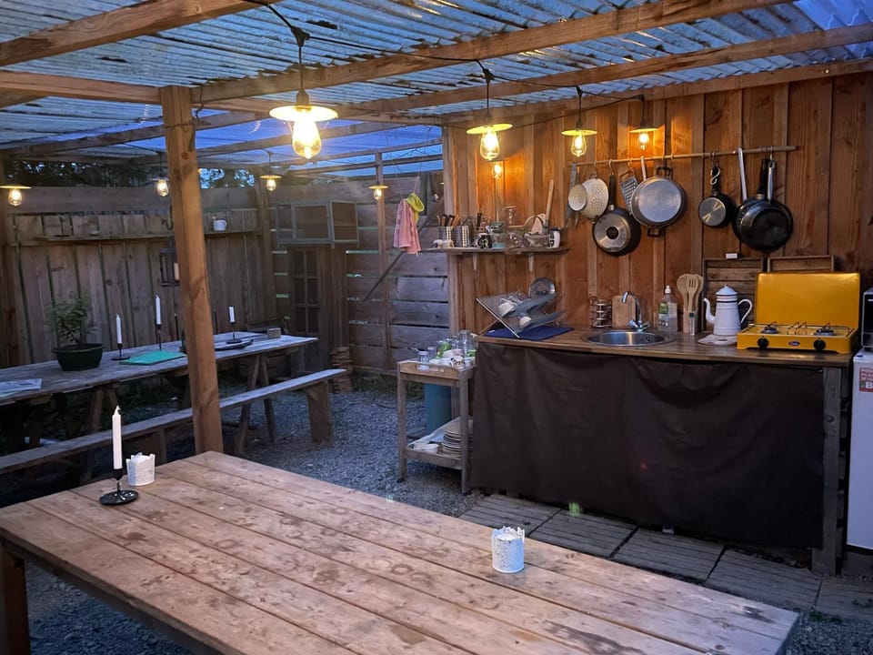 Coffee/tea facilities, Kitchen or kitchenette, Lounge or bar