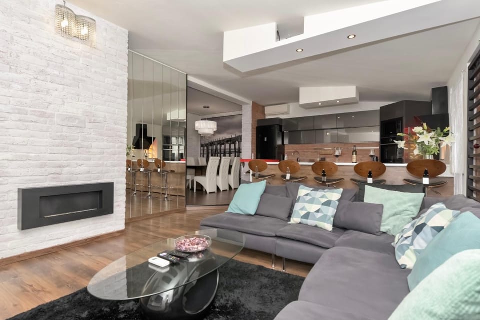 TV and multimedia, Living room, Seating area, flat iron