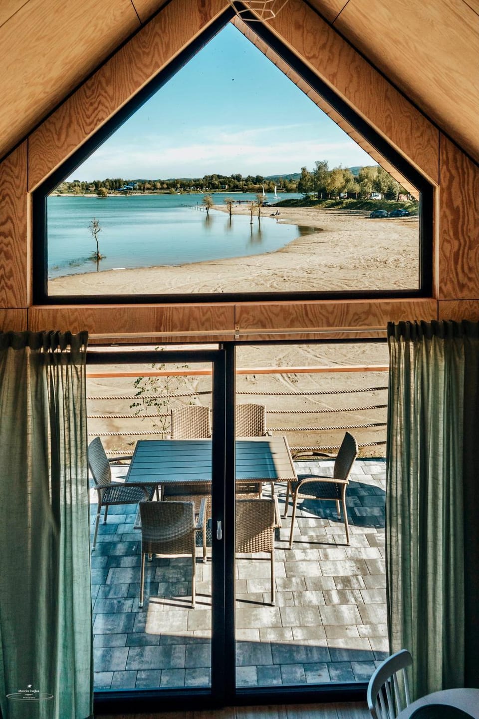 Balcony/Terrace, Beach, Lake view