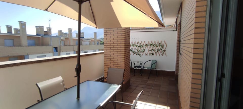 Patio, Day, Balcony/Terrace, Dining area