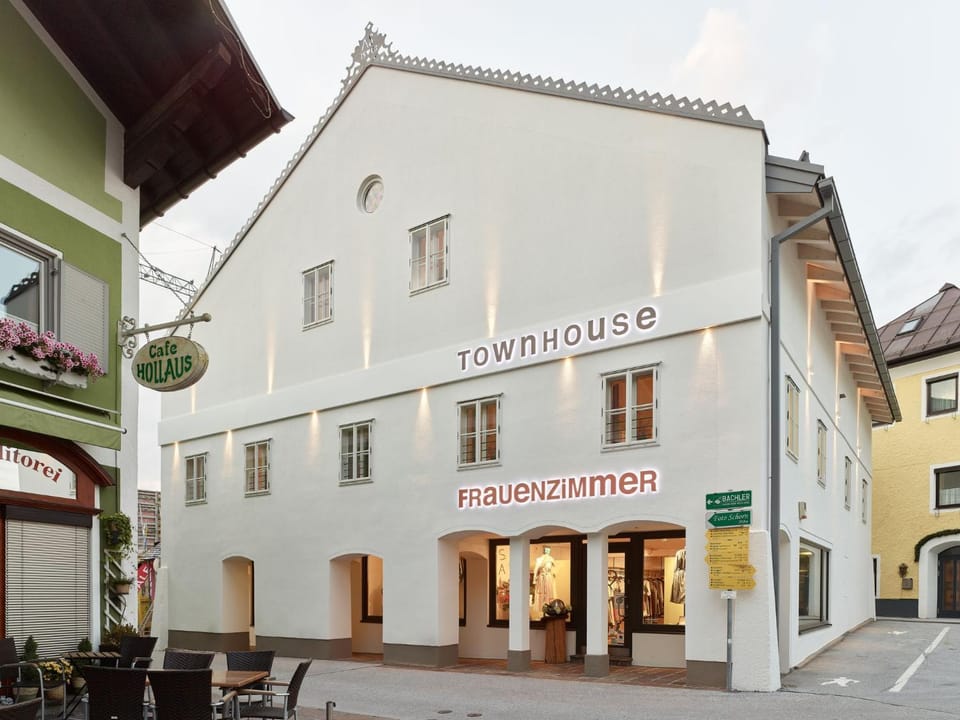 Property building, Neighbourhood, Logo/Certificate/Sign, Location