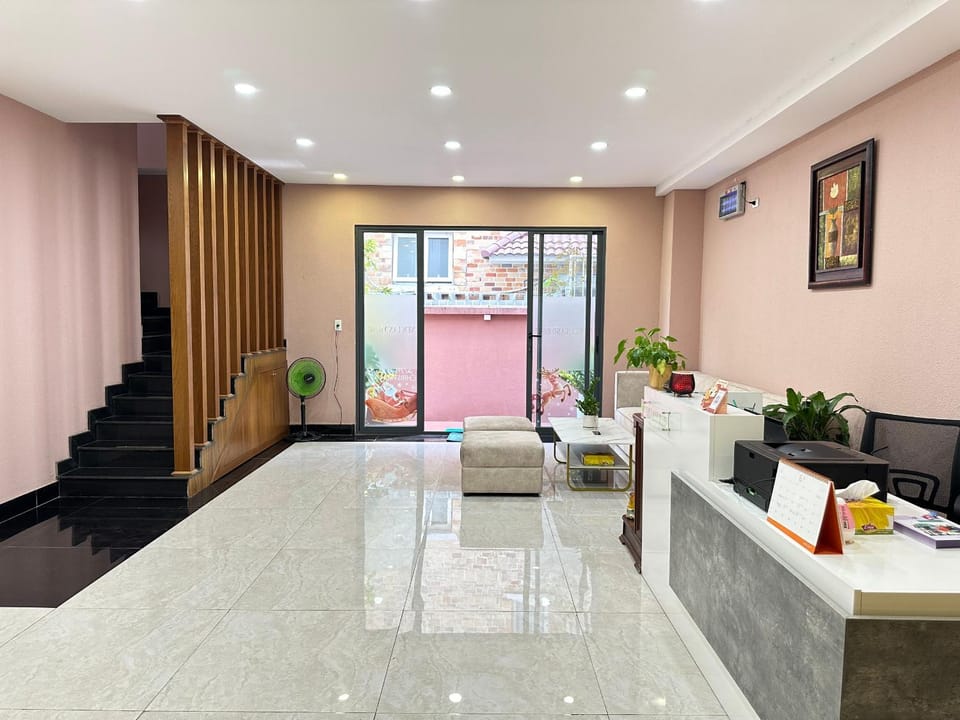 Lobby or reception, Internal: Not applicable to any particular room