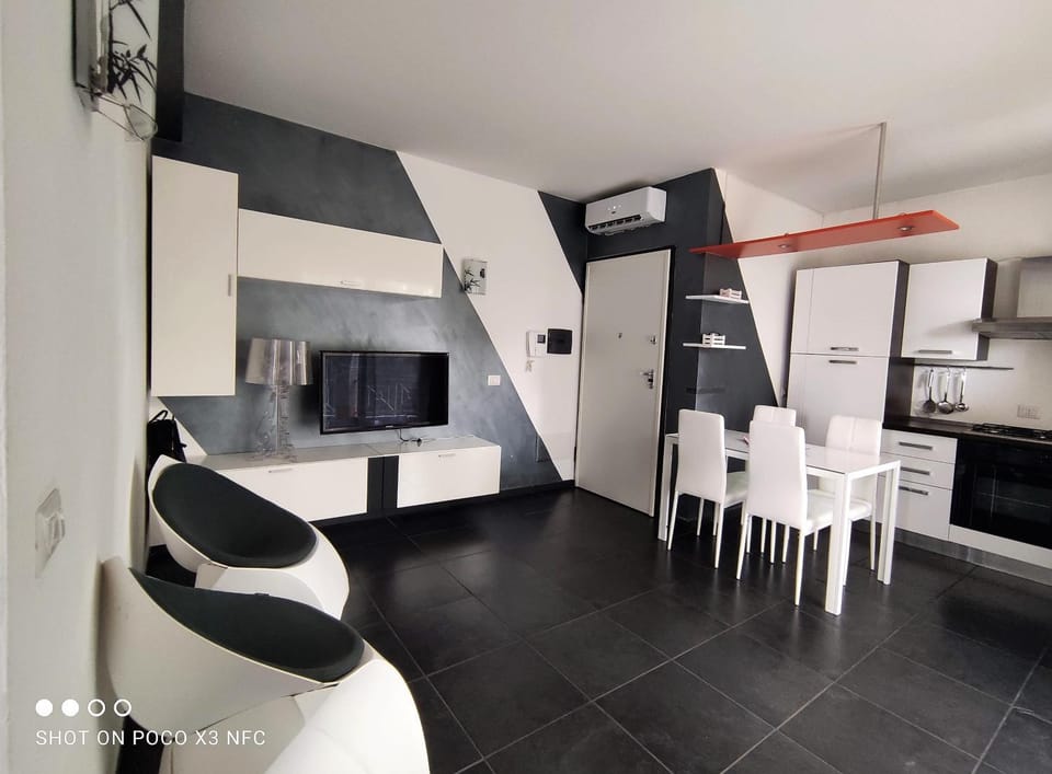 Kitchen or kitchenette, Living room, Dining area, oven, pet friendly, stove