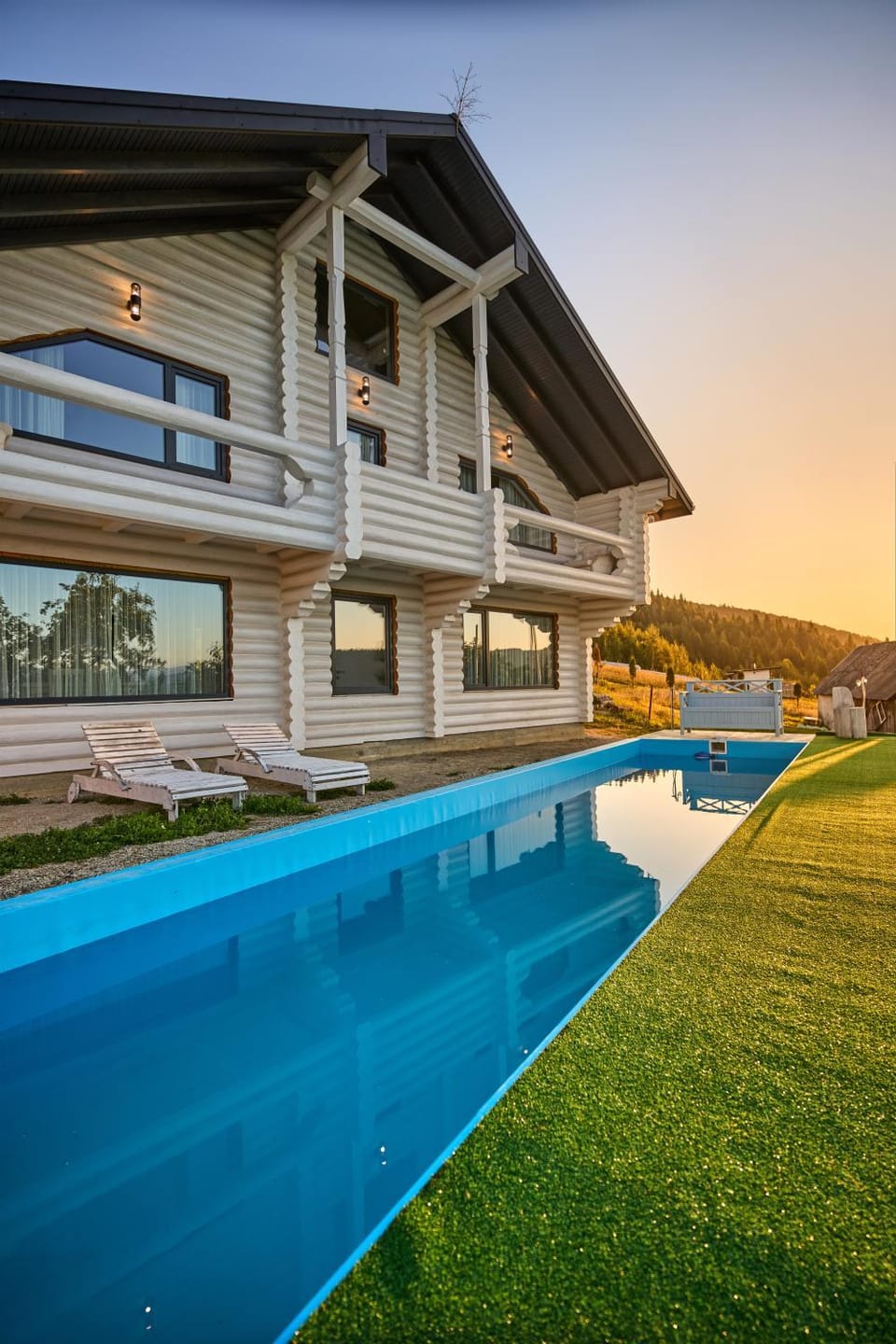 Property building, Day, Natural landscape, Pool view