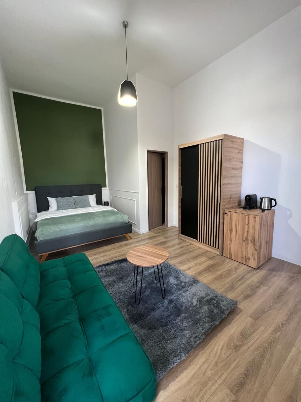 Photo of the whole room, Bedroom