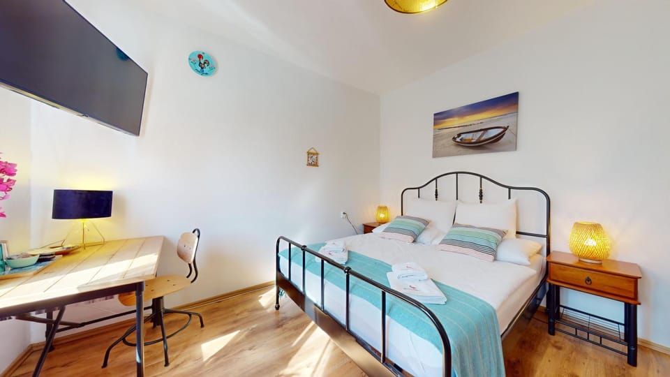 Ron De Mar - ES TRENC Bed and Breakfast in Bratislava Region, Slovakia