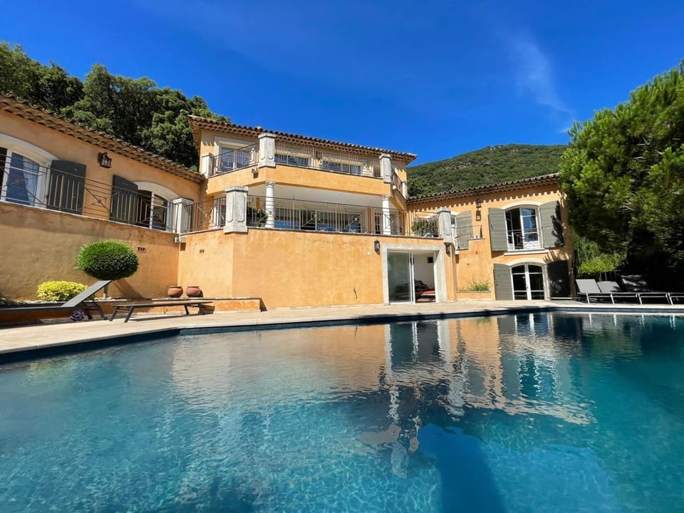 Villa Darius Belle et grande villa, piscine, clim, vue mer Cavalaire sur Mer Villa in Cavalaire-sur-Mer