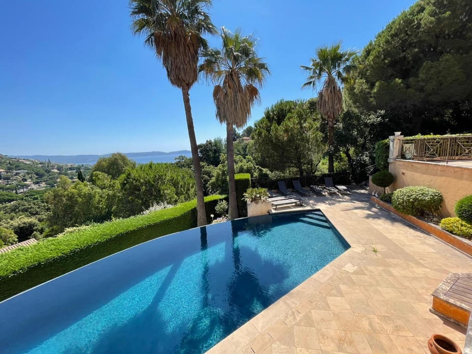 Villa Darius Belle et grande villa, piscine, clim, vue mer Cavalaire sur Mer Villa in Cavalaire-sur-Mer