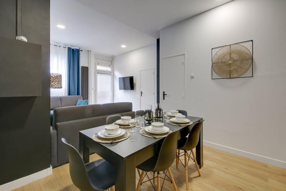 Living room, Decorative detail, Dining area
