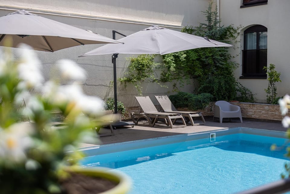 Patio, Swimming pool