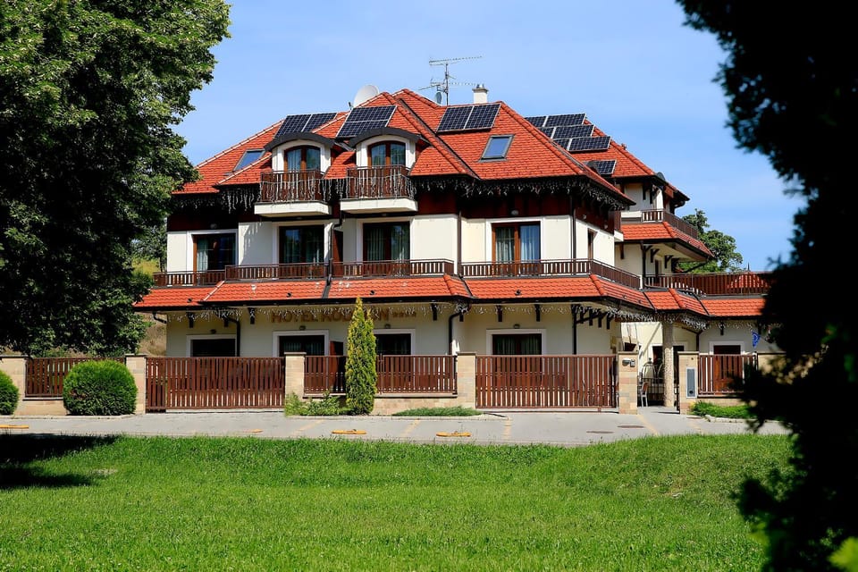 Facade/entrance, Natural landscape