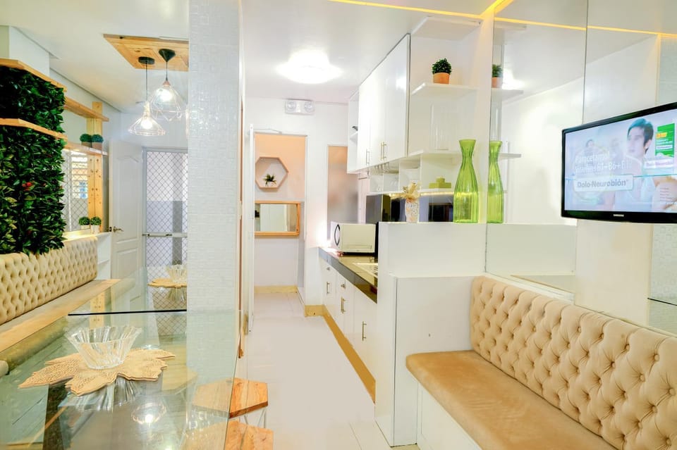 Kitchen or kitchenette, Seating area, Dining area, kitchen