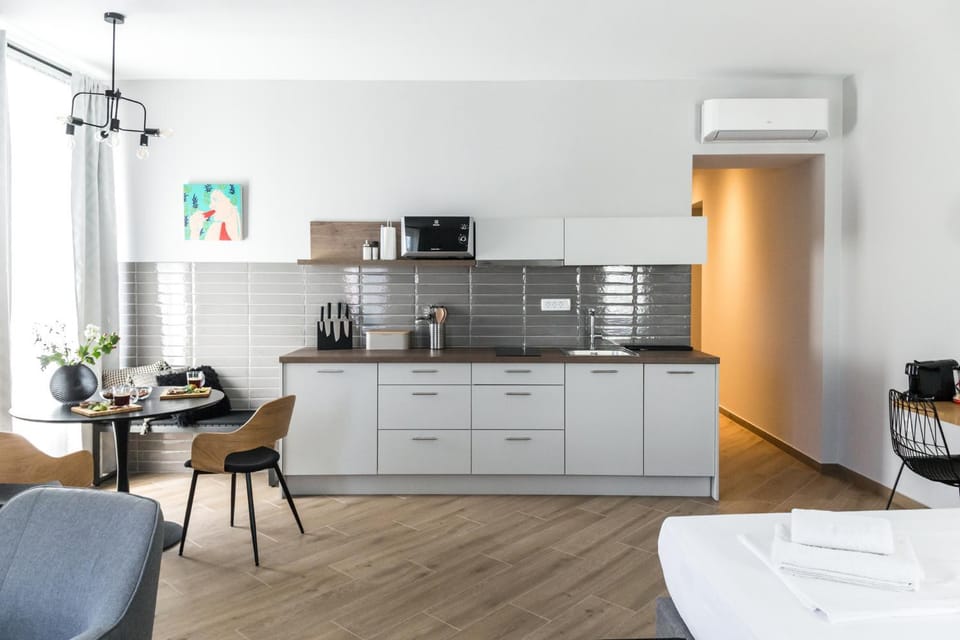 Kitchen or kitchenette, Communal kitchen