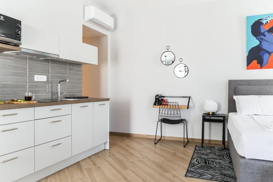 Kitchen or kitchenette, Communal kitchen