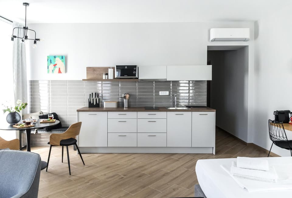 Kitchen or kitchenette, Communal kitchen