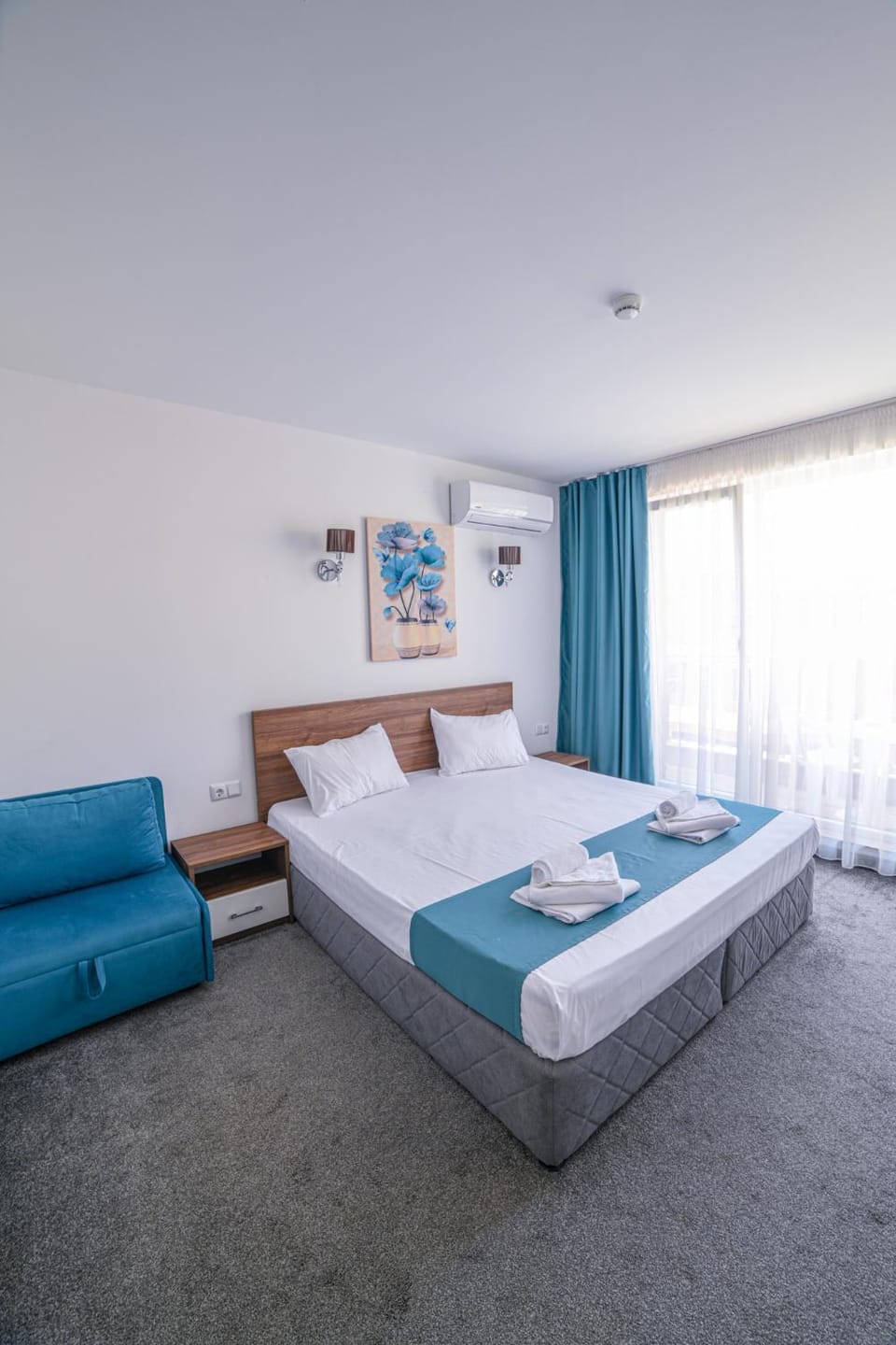 Bed, TV and multimedia, Photo of the whole room, Bedroom, wardrobe