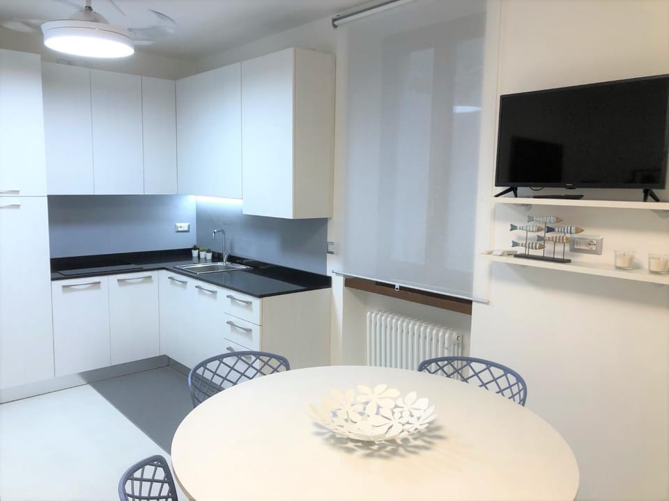 TV and multimedia, Kitchen or kitchenette, Seating area, Communal kitchen