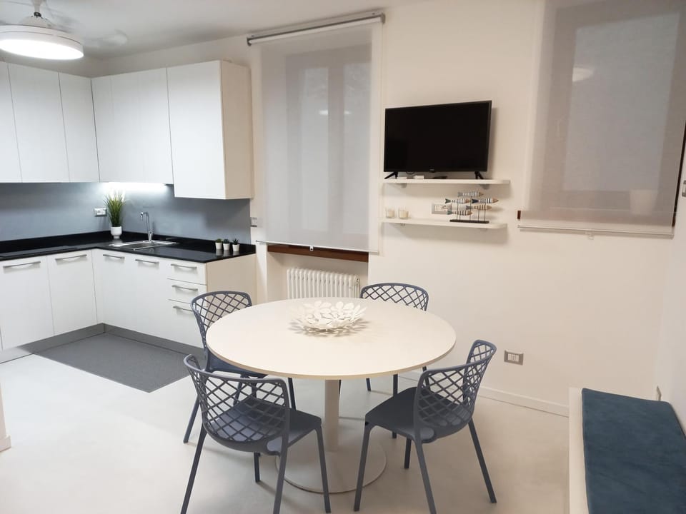 TV and multimedia, Kitchen or kitchenette, Dining area