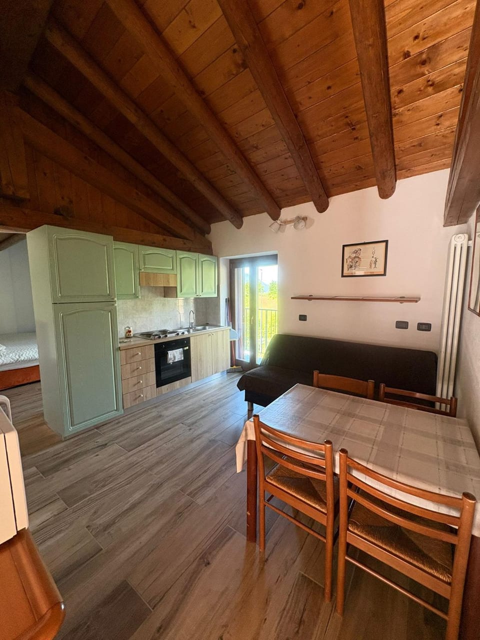 Kitchen or kitchenette, Dining area, oven, stove