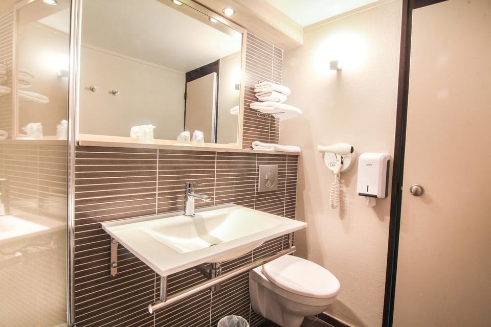 Shower, Bathroom, Bath, towels