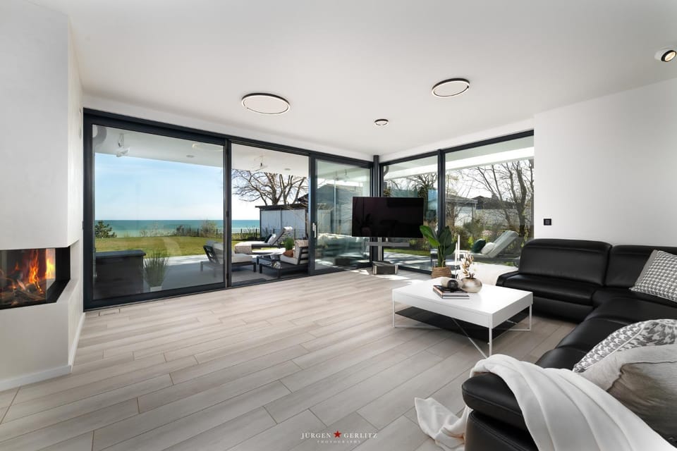 Villa "Black & White" House in Dahme