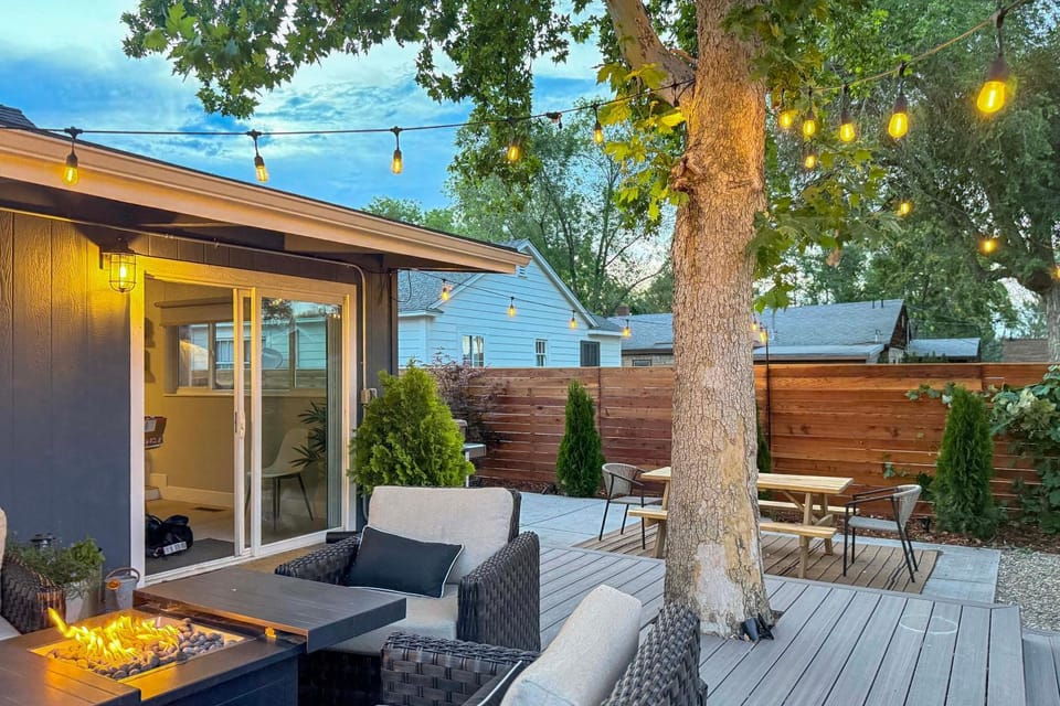 Hot Tub, Fire Pit: Midtown Reno Oasis! House in Reno