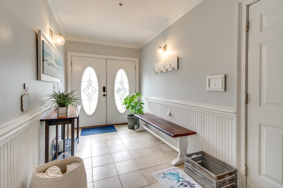 Elegant Tybee Island Townhome, Steps to Beach House in Tybee Island