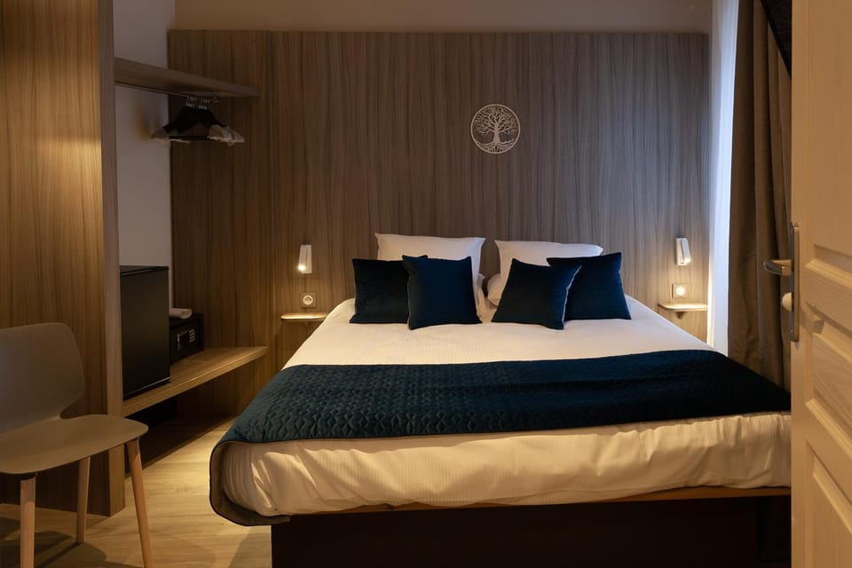 Bed, Bedroom, oven, safe